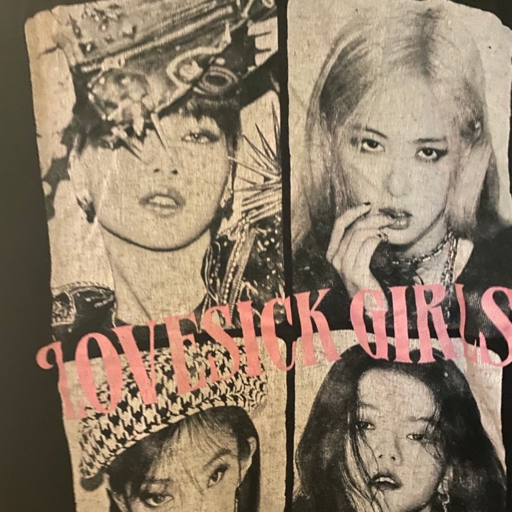 Black pink t-shirt.